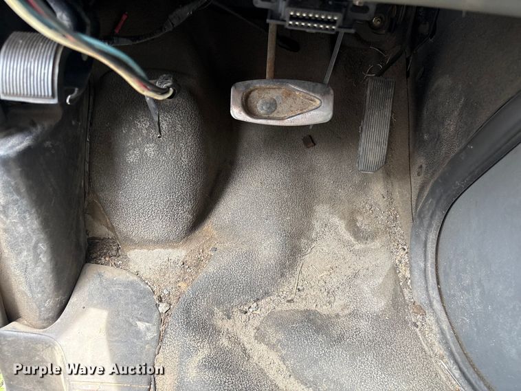image for item EF1260 2003 Ford E350 van