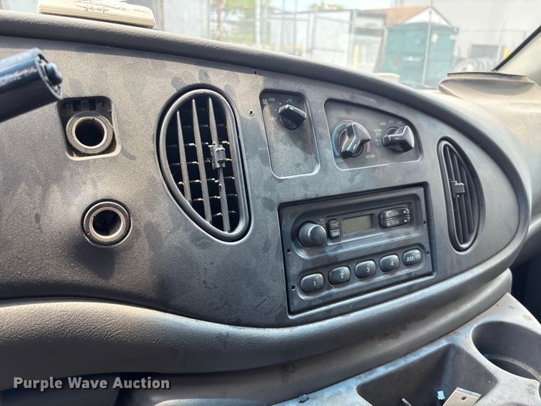 image for item EF1260 2003 Ford E350 van