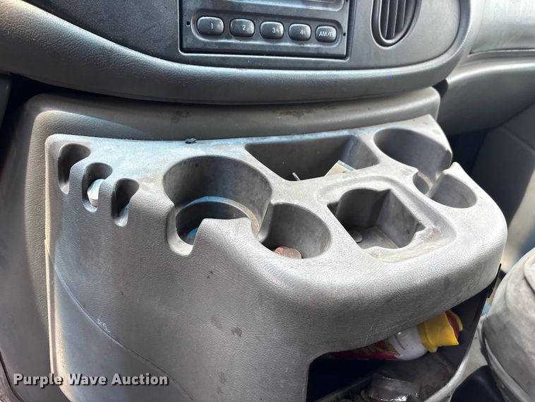 image for item EF1260 2003 Ford E350 van