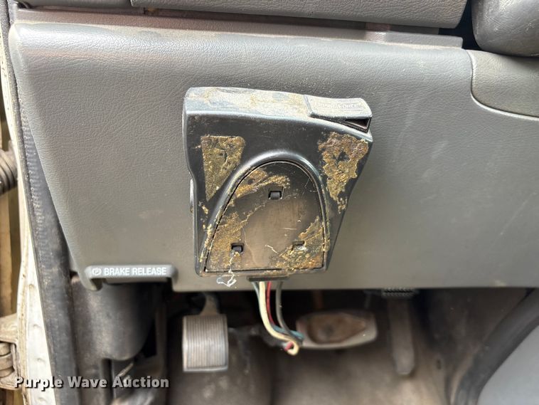 image for item EF1260 2003 Ford E350 van