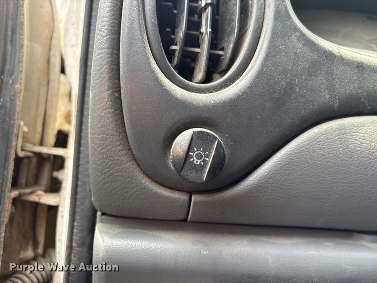 image for item EF1260 2003 Ford E350 van