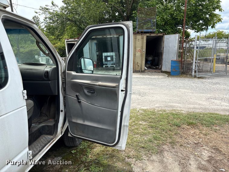 image for item EF1260 2003 Ford E350 van