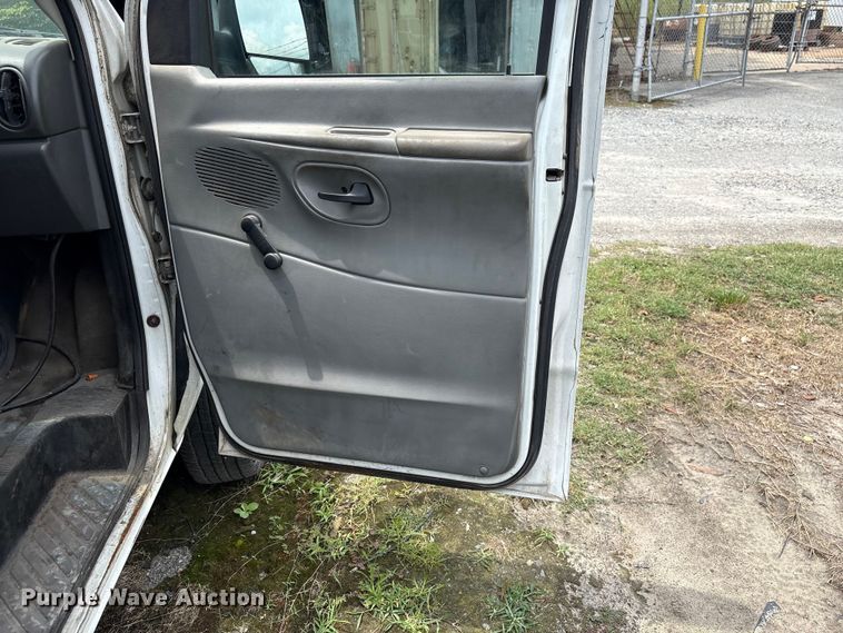 image for item EF1260 2003 Ford E350 van
