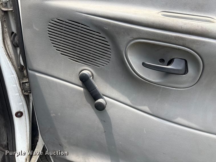 image for item EF1260 2003 Ford E350 van