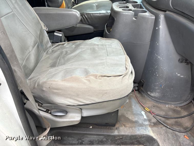 image for item EF1260 2003 Ford E350 van