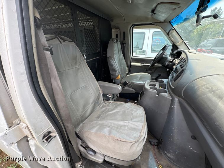 image for item EF1260 2003 Ford E350 van