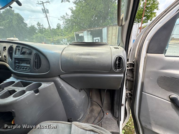 image for item EF1260 2003 Ford E350 van