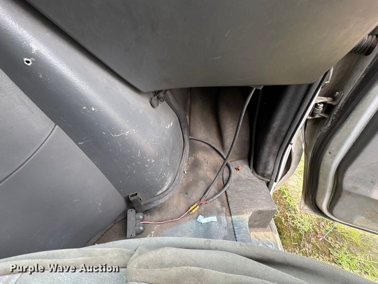 image for item EF1260 2003 Ford E350 van