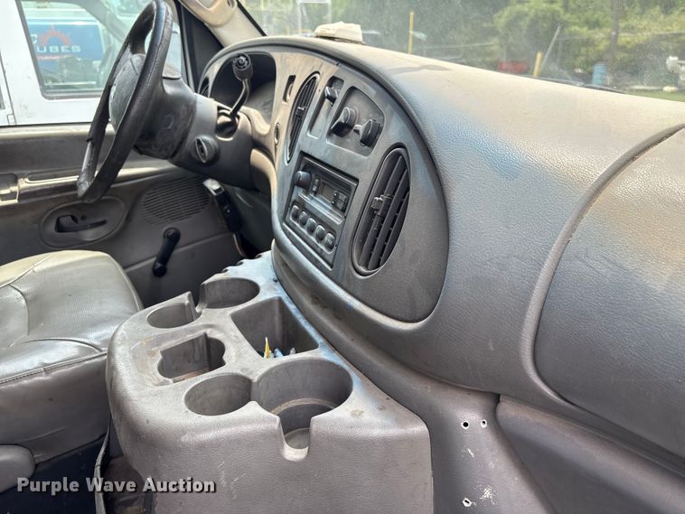 image for item EF1260 2003 Ford E350 van