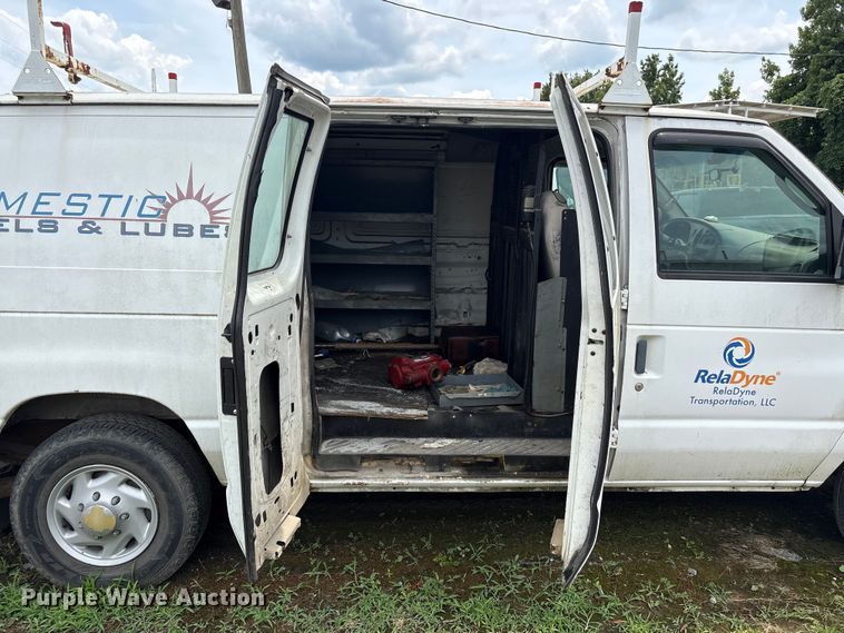 image for item EF1260 2003 Ford E350 van