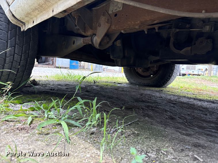 image for item EF1260 2003 Ford E350 van