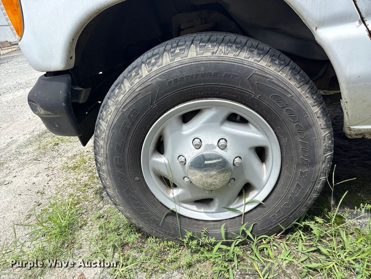 image for item EF1260 2003 Ford E350 van