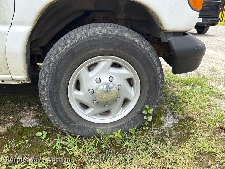 image for item EF1260 2003 Ford E350 van
