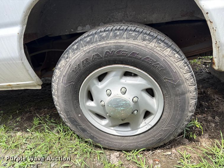 image for item EF1260 2003 Ford E350 van