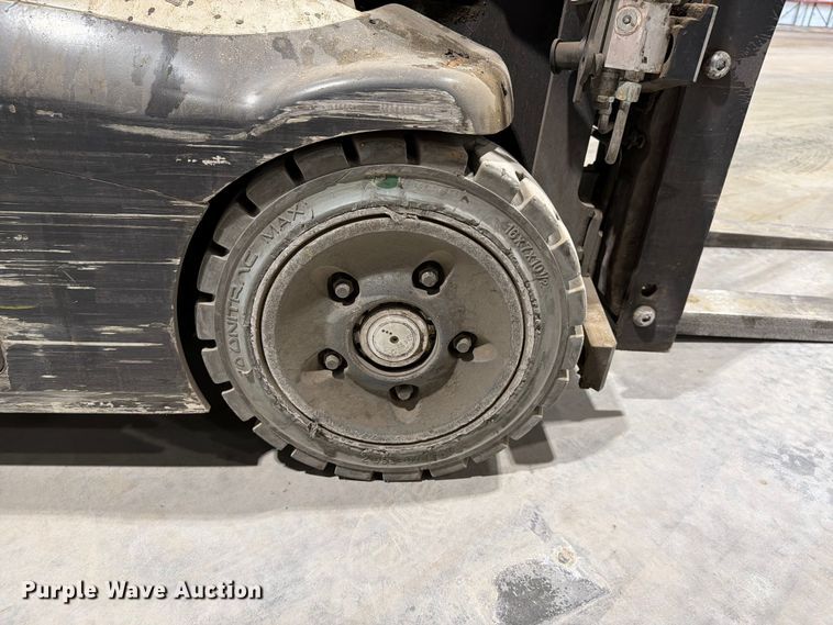 image for item EF1330 2019 Crown RC5545-40 forklift