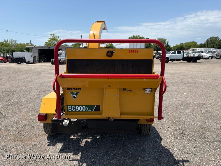 image for item EG9300 2022 Vermeer BC900XL wood chipper