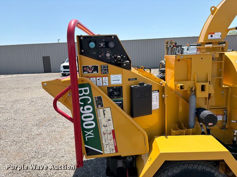 image for item EG9300 2022 Vermeer BC900XL wood chipper