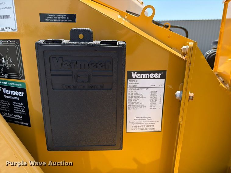 image for item EG9300 2022 Vermeer BC900XL wood chipper