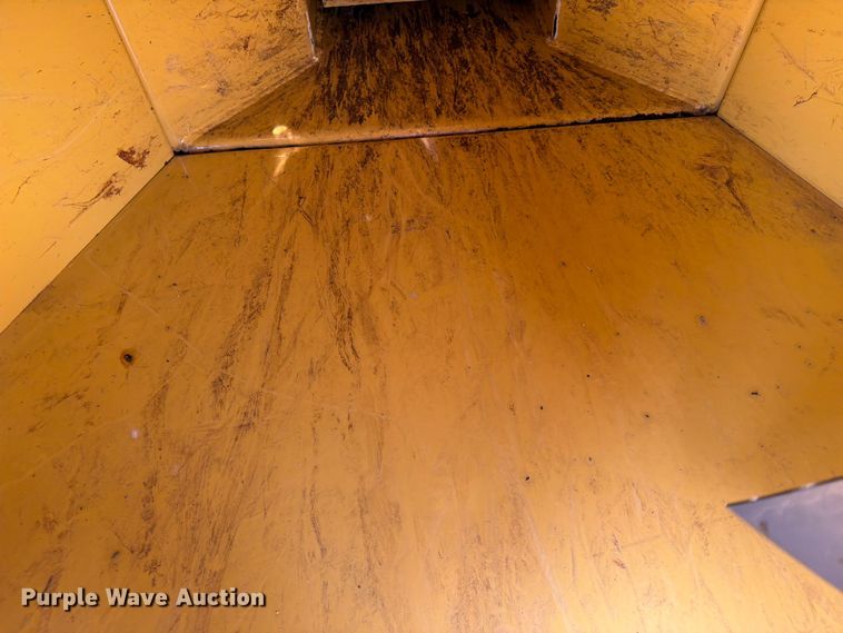 image for item EG9300 2022 Vermeer BC900XL wood chipper