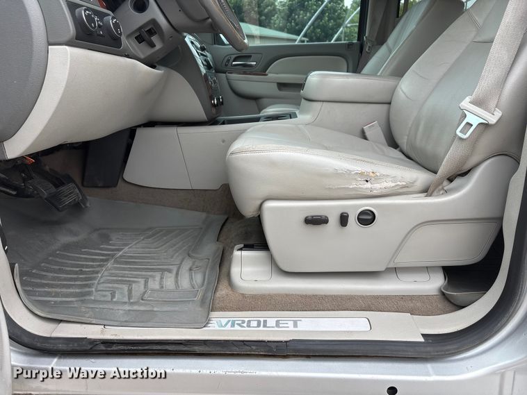 image for item EI5923 2012 Chevrolet Silverado 1500 Crew Cab pickup truck
