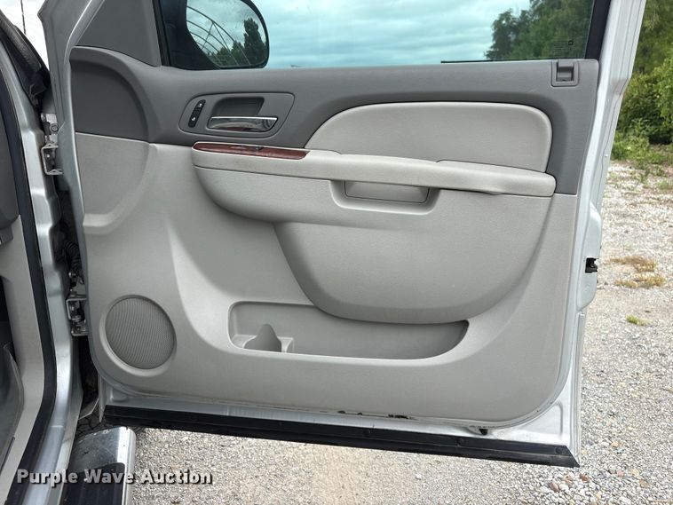 image for item EI5923 2012 Chevrolet Silverado 1500 Crew Cab pickup truck