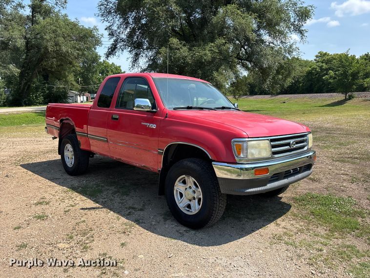 image for item EJ7802 1998 Toyota T100 Ext. Cab pickup truck
