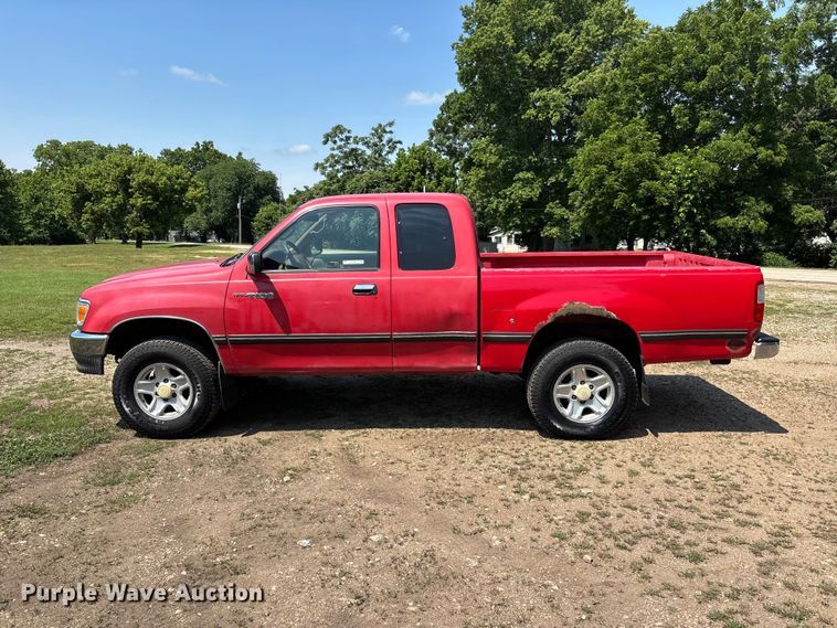 image for item EJ7802 1998 Toyota T100 Ext. Cab pickup truck