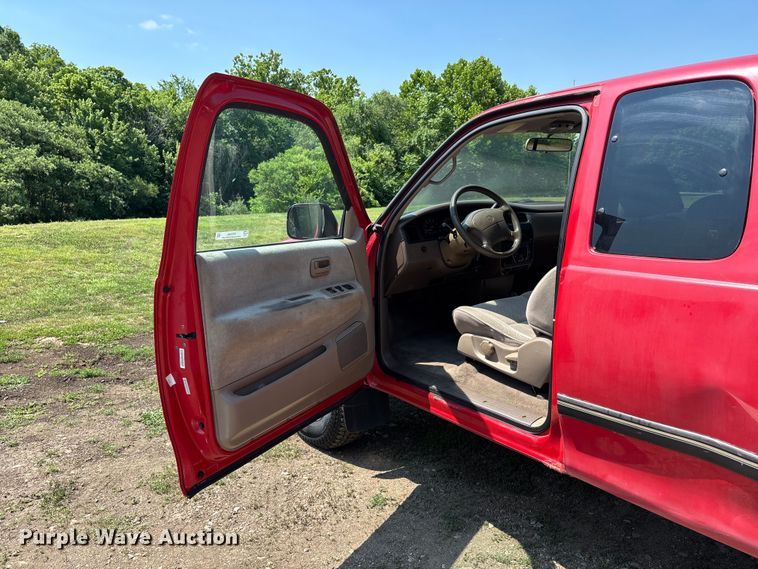 image for item EJ7802 1998 Toyota T100 Ext. Cab pickup truck