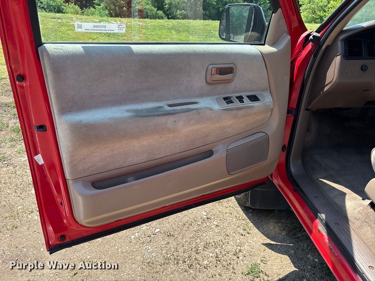 image for item EJ7802 1998 Toyota T100 Ext. Cab pickup truck