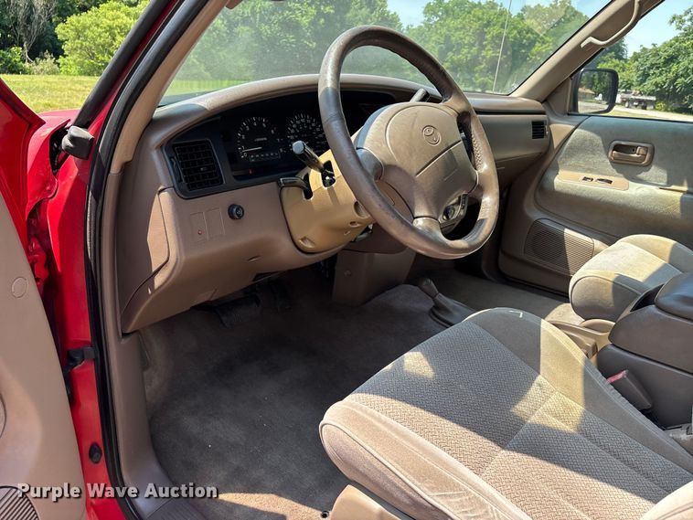 image for item EJ7802 1998 Toyota T100 Ext. Cab pickup truck