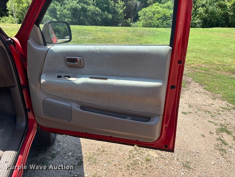 image for item EJ7802 1998 Toyota T100 Ext. Cab pickup truck