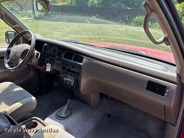 image for item EJ7802 1998 Toyota T100 Ext. Cab pickup truck