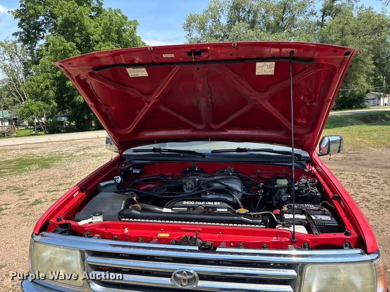image for item EJ7802 1998 Toyota T100 Ext. Cab pickup truck
