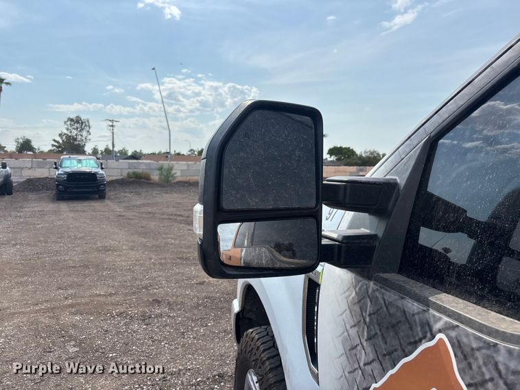 image for item EL2602 2019 Ford F250 Super Duty Crew Cab pickup truck