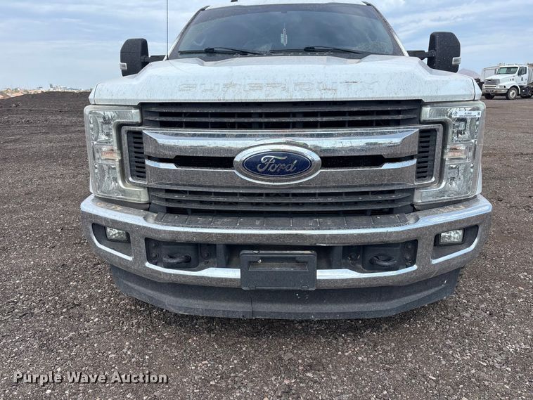 image for item EL2602 2019 Ford F250 Super Duty Crew Cab pickup truck