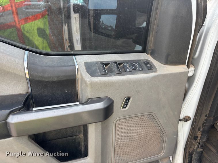 image for item EL2602 2019 Ford F250 Super Duty Crew Cab pickup truck