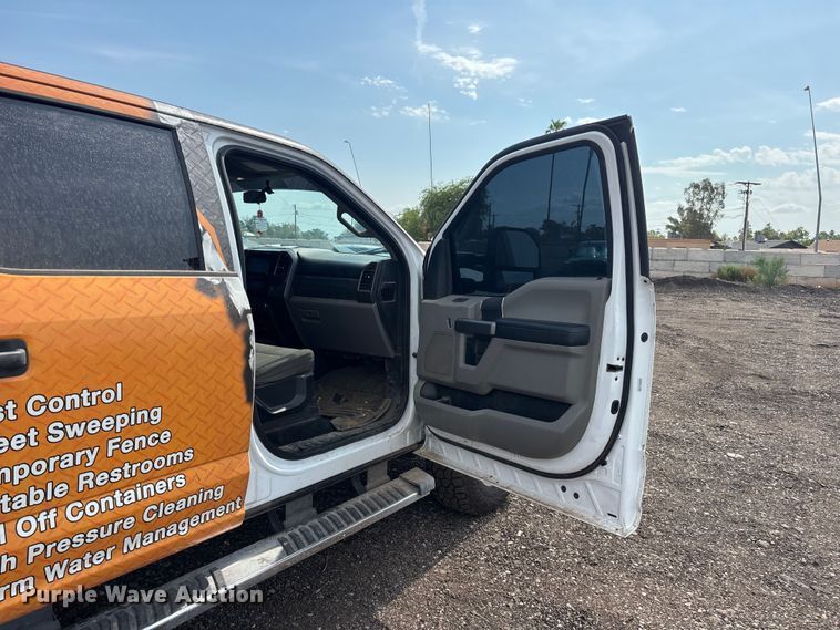 image for item EL2602 2019 Ford F250 Super Duty Crew Cab pickup truck