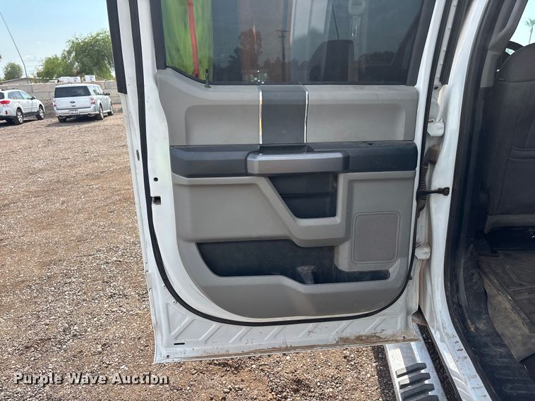 image for item EL2602 2019 Ford F250 Super Duty Crew Cab pickup truck