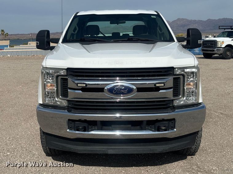 image for item EL2603 2019 Ford F350 Super Duty Crew Cab pickup truck