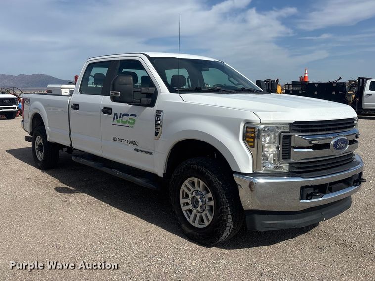 image for item EL2603 2019 Ford F350 Super Duty Crew Cab pickup truck