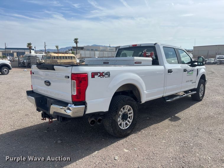 image for item EL2603 2019 Ford F350 Super Duty Crew Cab pickup truck