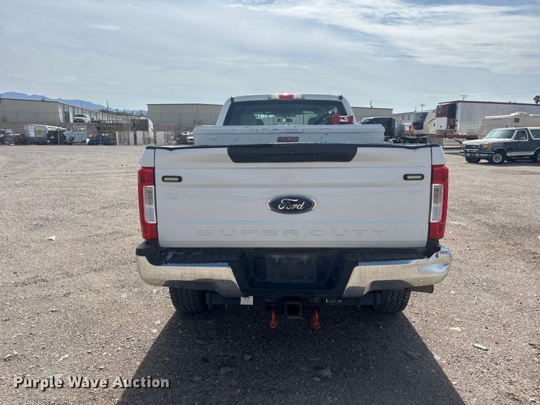 image for item EL2603 2019 Ford F350 Super Duty Crew Cab pickup truck