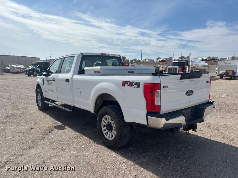 image for item EL2603 2019 Ford F350 Super Duty Crew Cab pickup truck