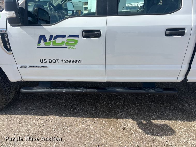 image for item EL2603 2019 Ford F350 Super Duty Crew Cab pickup truck