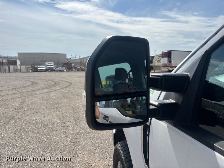 image for item EL2603 2019 Ford F350 Super Duty Crew Cab pickup truck