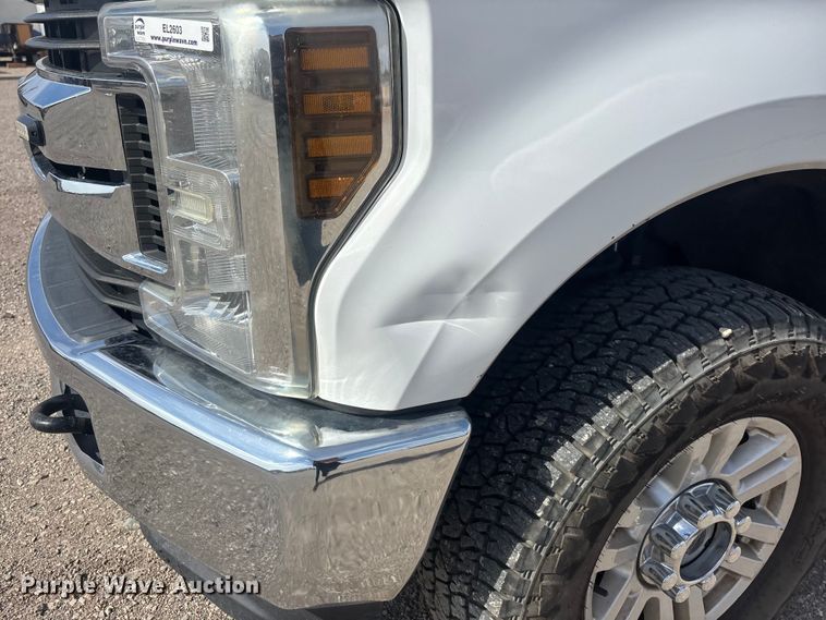 image for item EL2603 2019 Ford F350 Super Duty Crew Cab pickup truck