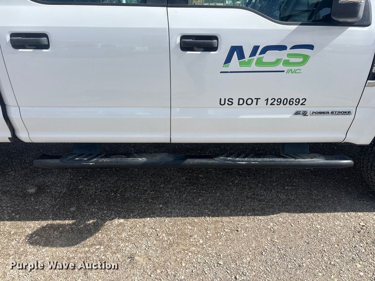 image for item EL2603 2019 Ford F350 Super Duty Crew Cab pickup truck