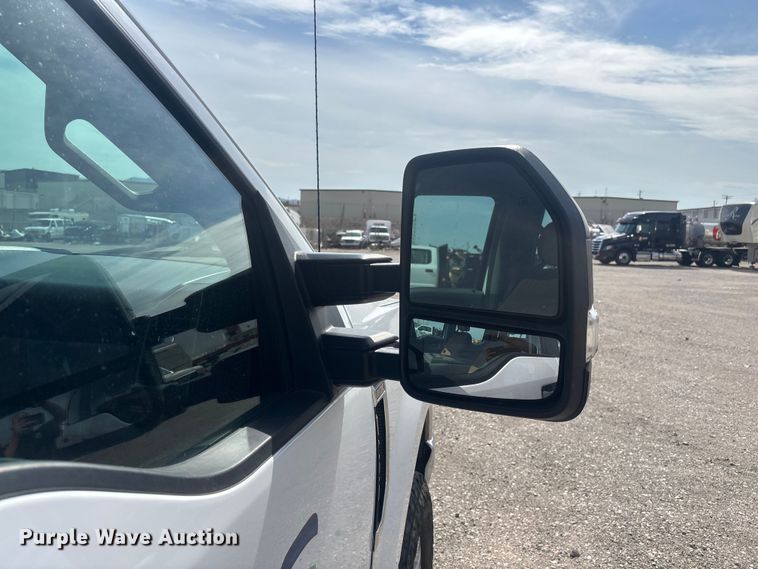 image for item EL2603 2019 Ford F350 Super Duty Crew Cab pickup truck