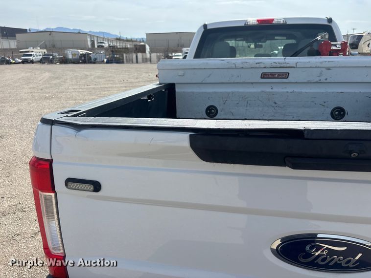 image for item EL2603 2019 Ford F350 Super Duty Crew Cab pickup truck