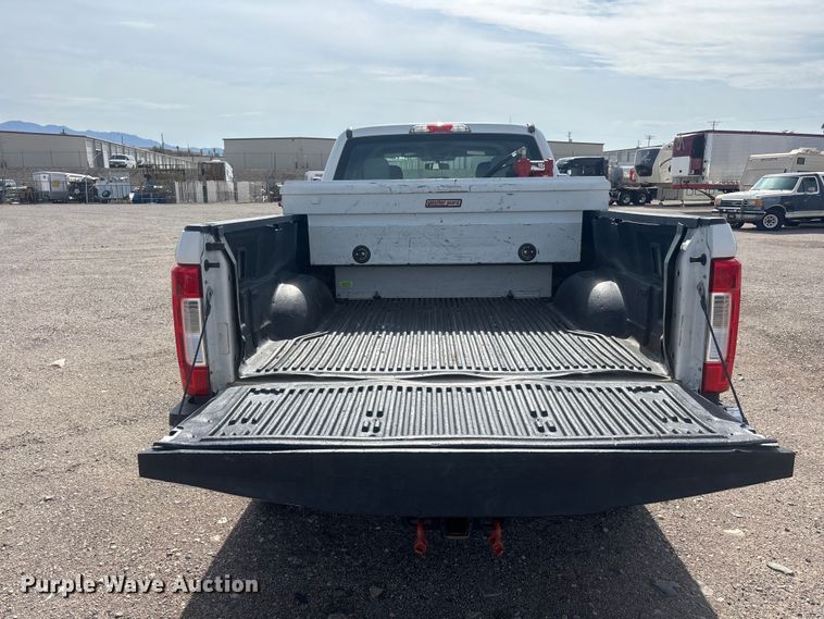 image for item EL2603 2019 Ford F350 Super Duty Crew Cab pickup truck